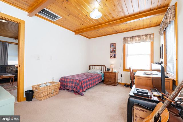 82 SABRINA LN, Hedgesville, WV 25427