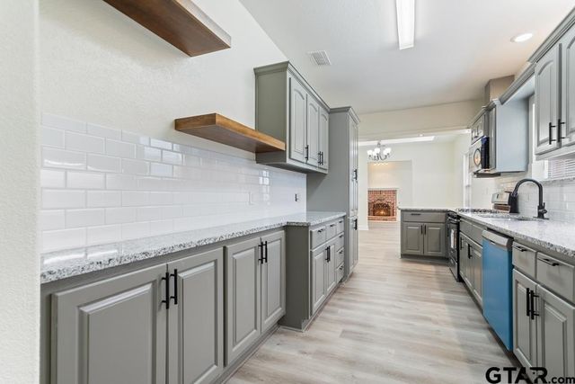 1704 E Houston St, Tyler, TX 75702