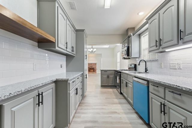 1704 E Houston St, Tyler, TX 75702