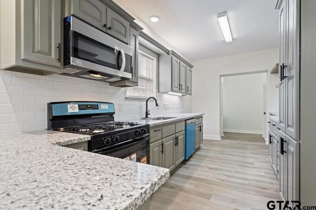 1704 E Houston St, Tyler, TX 75702