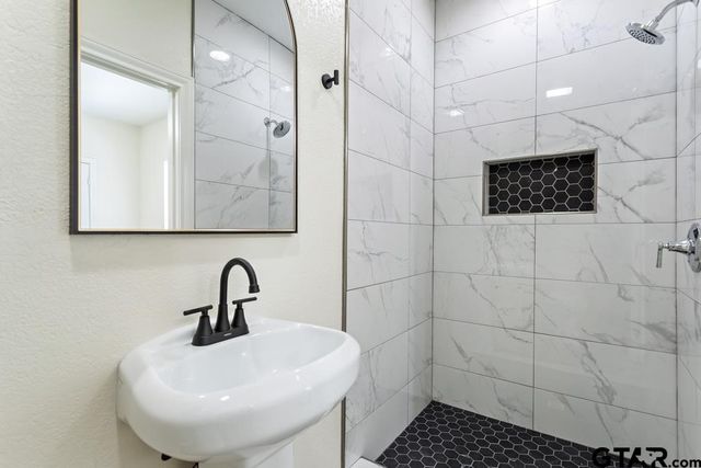 1704 E Houston St, Tyler, TX 75702