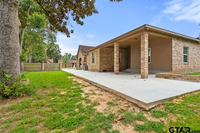 1704 E Houston St, Tyler, TX 75702