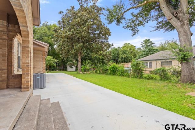 1704 E Houston St, Tyler, TX 75702