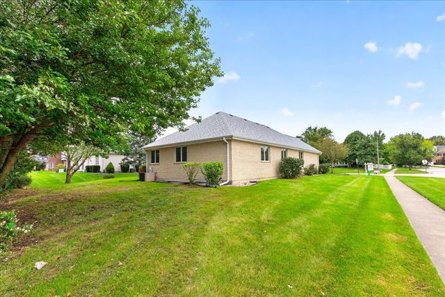 1285 Drawbridge Lane, Lemont, IL 60439