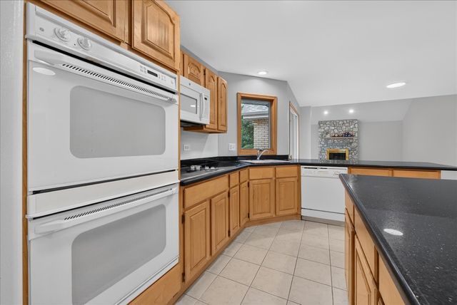 1285 Drawbridge Lane, Lemont, IL 60439