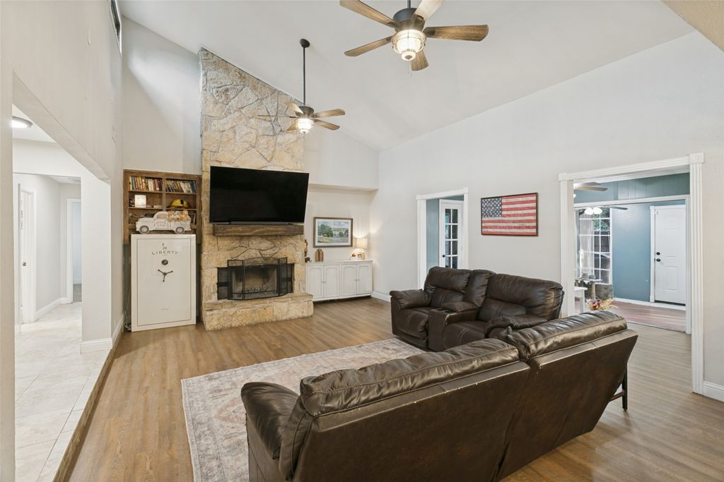 904 Dewey Scott Street, Benbrook, TX 76126 — photo 4