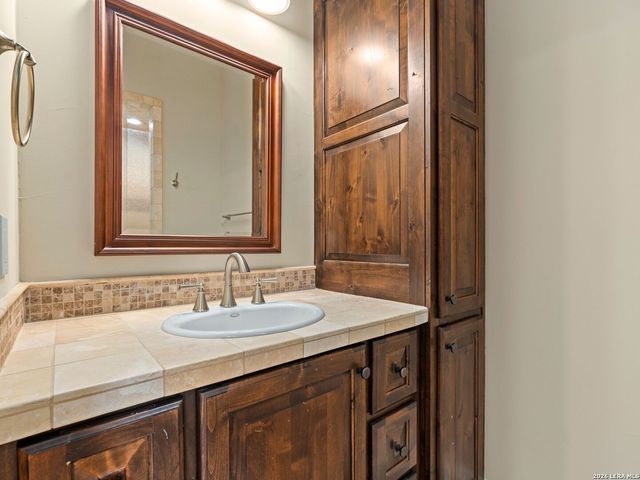 8 Winged Foot, Boerne, TX 78006