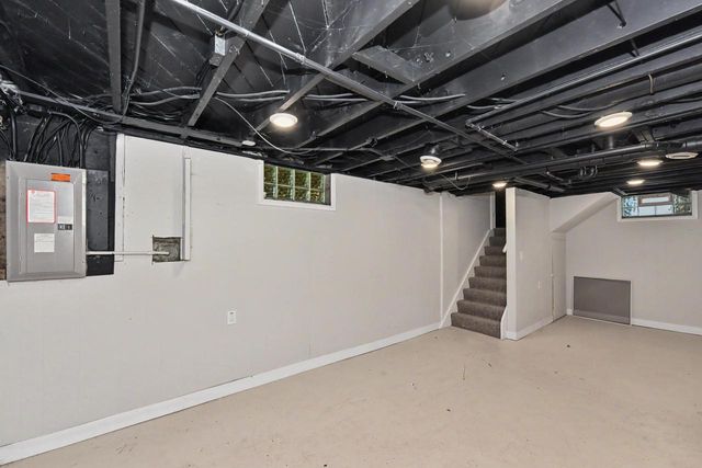 10918 W Wells STREET, Wauwatosa, WI 53226