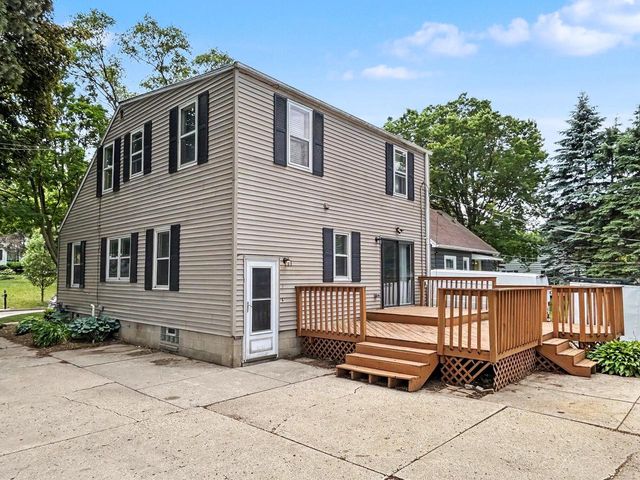 10918 W Wells STREET, Wauwatosa, WI 53226