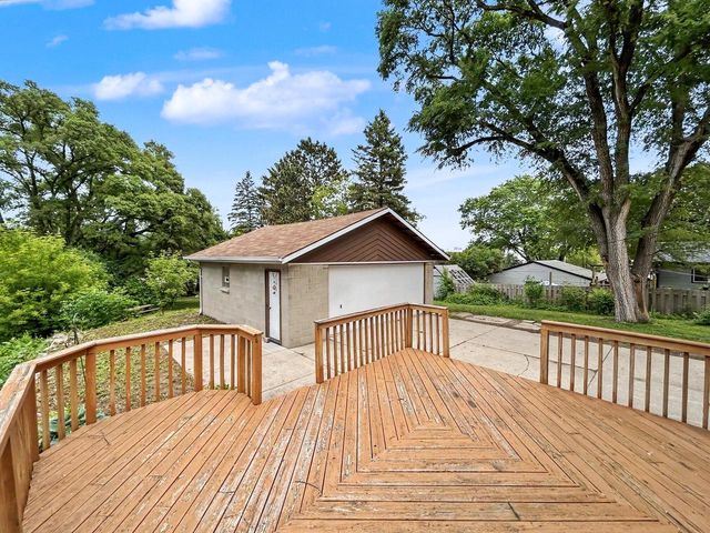 10918 W Wells STREET, Wauwatosa, WI 53226