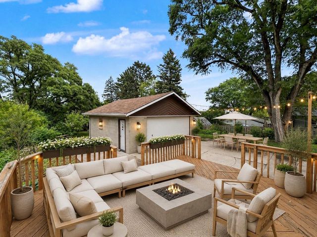 10918 W Wells STREET, Wauwatosa, WI 53226