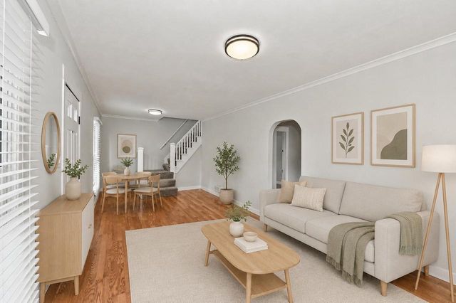 10918 W Wells STREET, Wauwatosa, WI 53226