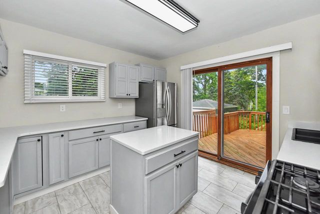 10918 W Wells STREET, Wauwatosa, WI 53226