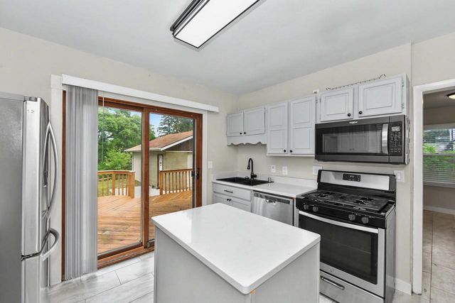 10918 W Wells STREET, Wauwatosa, WI 53226