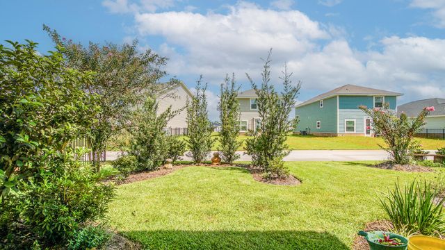 699 Riverwalk Circle, Freeport, FL 32439