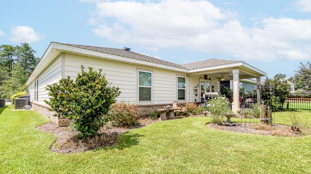 699 Riverwalk Circle, Freeport, FL 32439