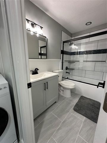 460 E BASE AVENUE 129, Venice, FL 34285
