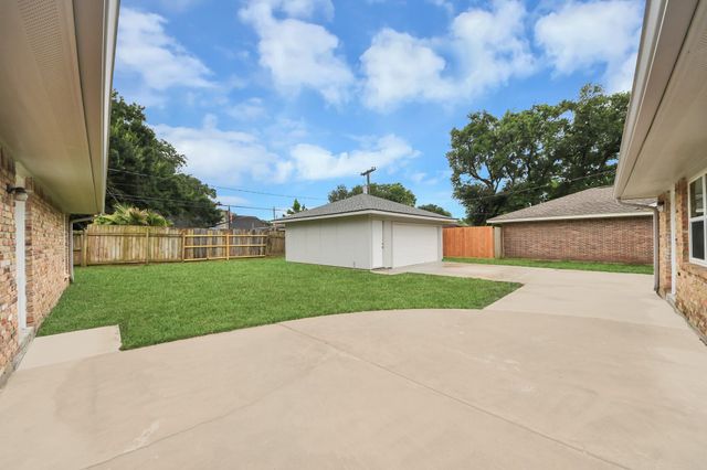 8007 Rowan Lane, Houston, TX 77036