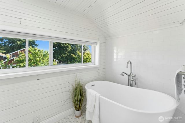 1203 N 36th Street, Renton, WA 98056
