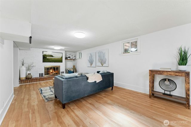 1203 N 36th Street, Renton, WA 98056