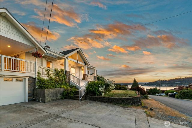 1203 N 36th Street, Renton, WA 98056