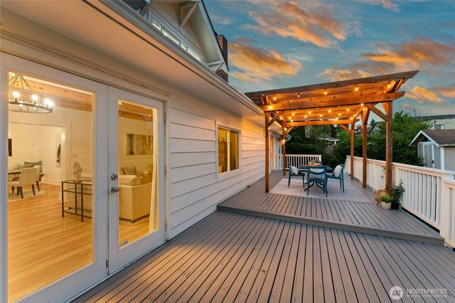 1203 N 36th Street, Renton, WA 98056