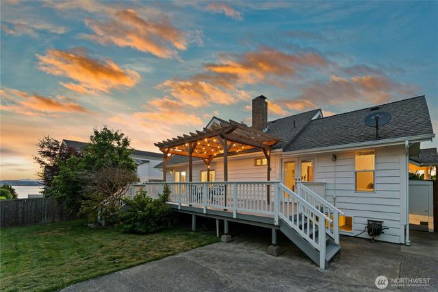 1203 N 36th Street, Renton, WA 98056