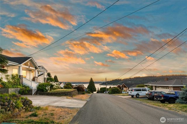 1203 N 36th Street, Renton, WA 98056