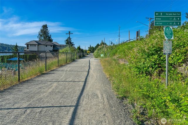 1203 N 36th Street, Renton, WA 98056