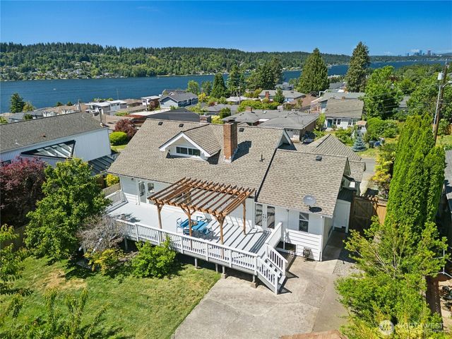 1203 N 36th Street, Renton, WA 98056