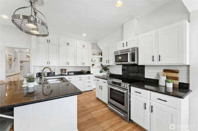 1203 N 36th Street, Renton, WA 98056