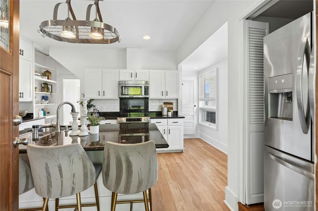 1203 N 36th Street, Renton, WA 98056