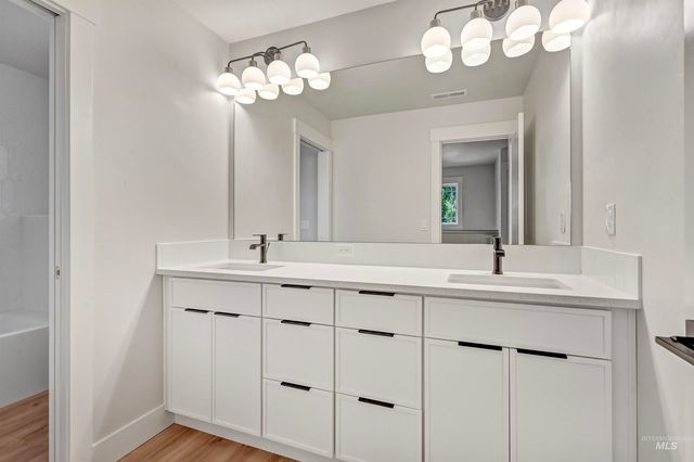 7698 N Ferris Ave, Boise, ID 83714