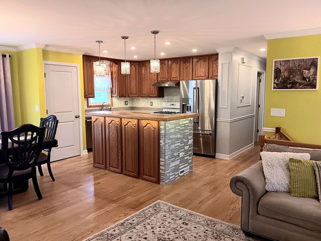 14 Wander Way, Lake In The Hills, IL 60156