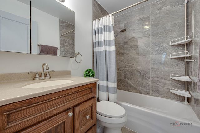 14 Wander Way, Lake In The Hills, IL 60156