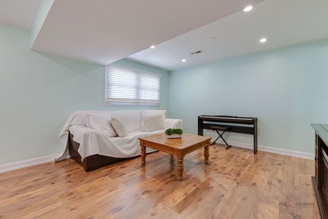 14 Wander Way, Lake In The Hills, IL 60156