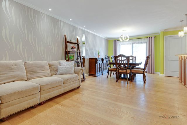 14 Wander Way, Lake In The Hills, IL 60156