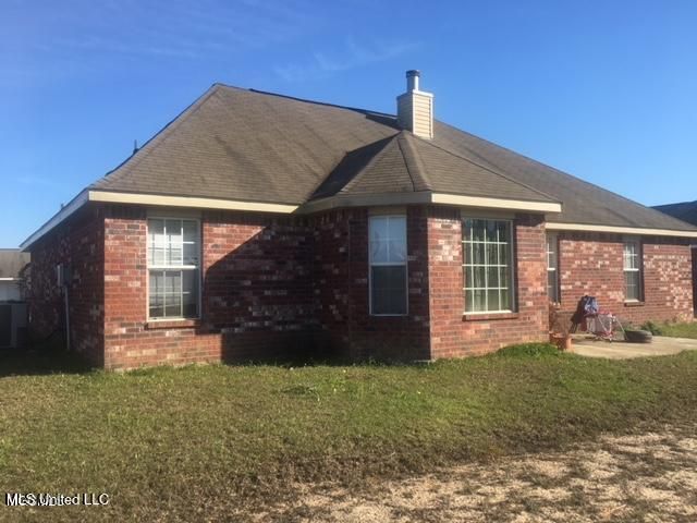 2221 Paula Circle, Ocean Springs, MS 39564