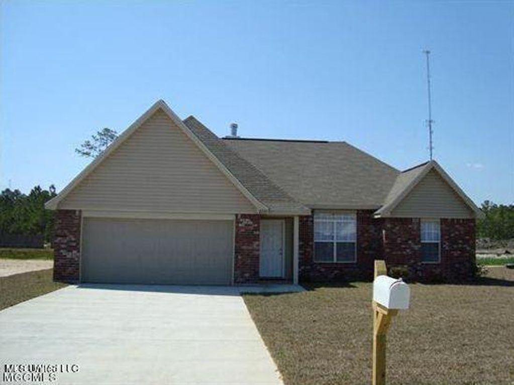 2221 Paula Circle, Ocean Springs, MS 39564