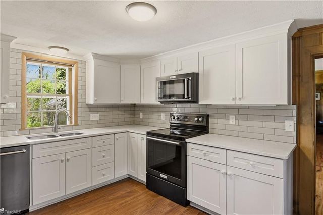 4285 Shattalon Drive, Winston-salem, NC 27106