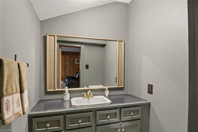 4285 Shattalon Drive, Winston-salem, NC 27106