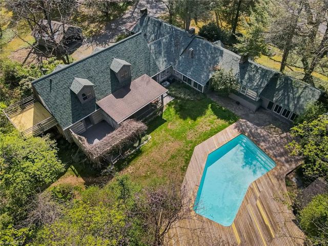 4285 Shattalon Drive, Winston-salem, NC 27106