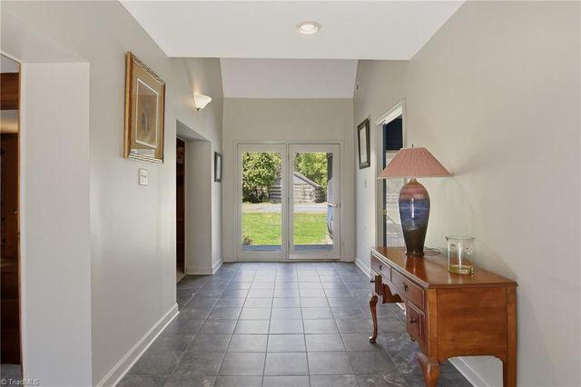 4285 Shattalon Drive, Winston-salem, NC 27106