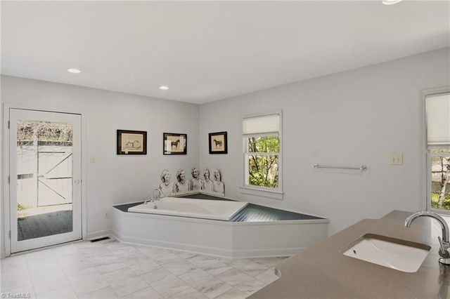 4285 Shattalon Drive, Winston-salem, NC 27106