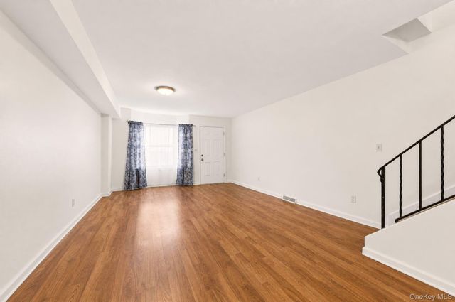 29 Tappen Court, Staten Island, NY 10304
