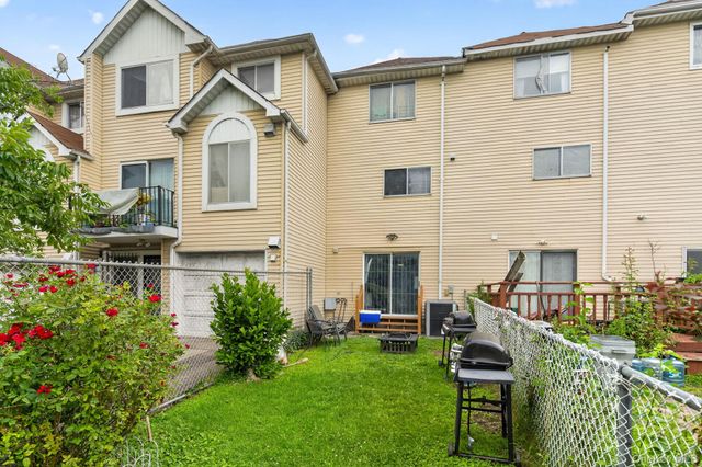 29 Tappen Court, Staten Island, NY 10304
