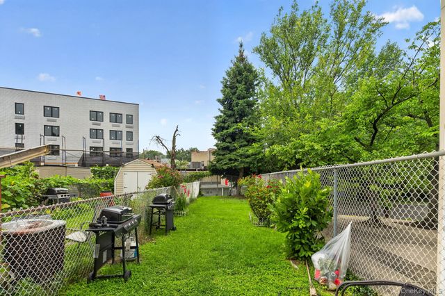 29 Tappen Court, Staten Island, NY 10304
