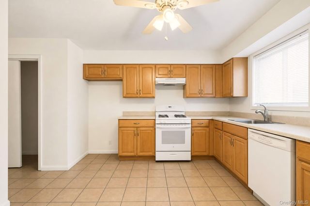 29 Tappen Court, Staten Island, NY 10304