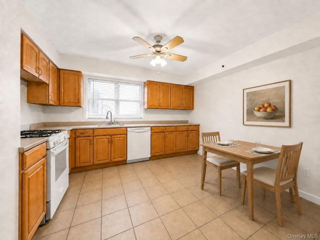 29 Tappen Court, Staten Island, NY 10304