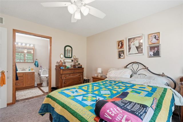 140 35th Street Dr SE 4, Cedar Rapids, IA 52403
